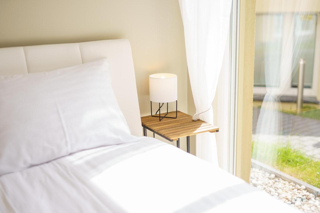 Zdrojowa 5a By Renters Apartment
